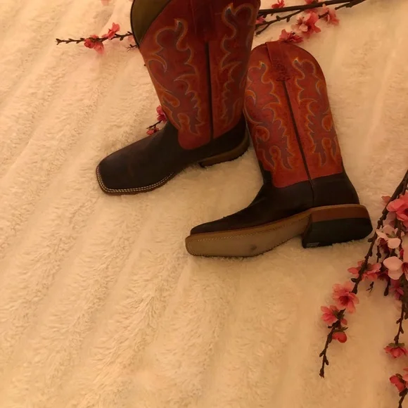 Boot - Picture 4 of 7